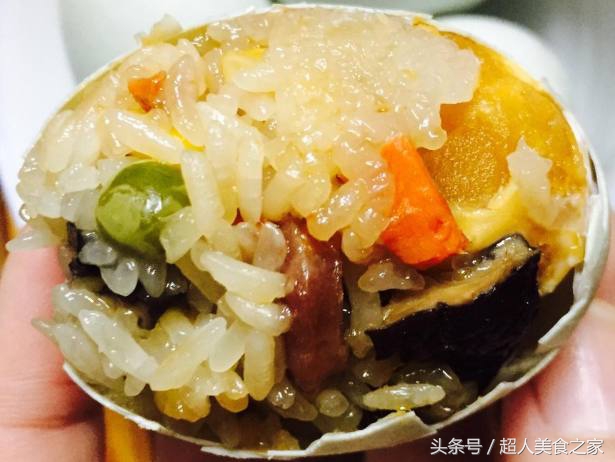 女子街头卖鸡蛋,00后女孩摆摊卖毛蛋