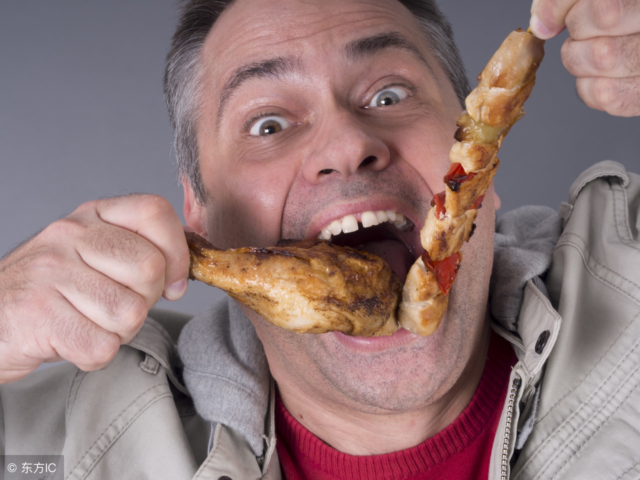 肾结石病发，这4件恶习是“元凶”，至少有2件男人每天都在做