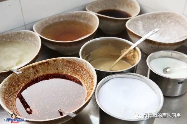 这家店用六星级面粉做凉皮配东北鸡架爆好吃，一般人还不让加盟…