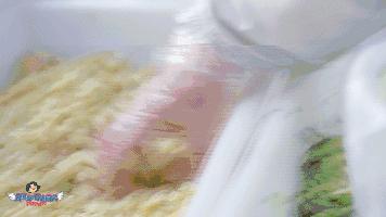 这家店用六星级面粉做凉皮配东北鸡架爆好吃，一般人还不让加盟…