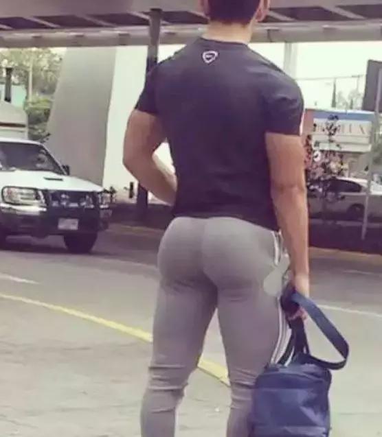 屁股翘了不起啊,屁股翘的男人有哪些优点