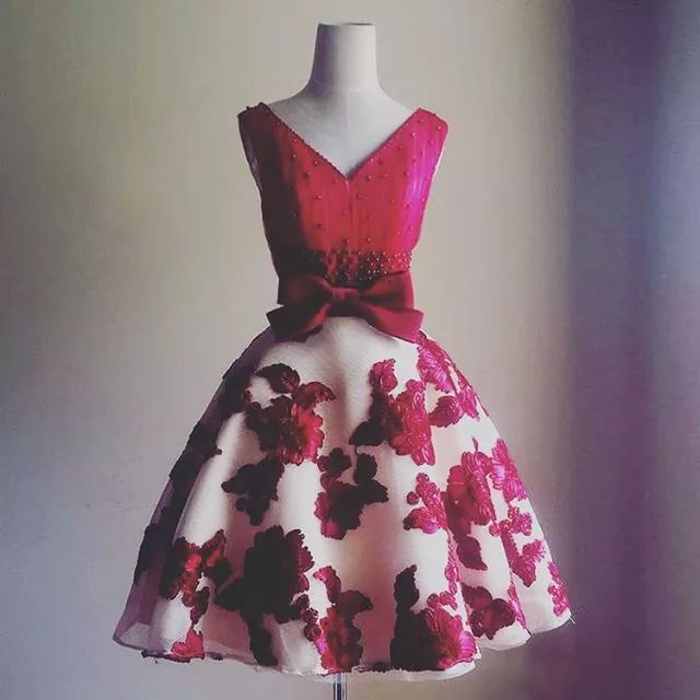 蝴蝶结连衣裙漂亮迷人,清纯迷人瘦身连衣裙