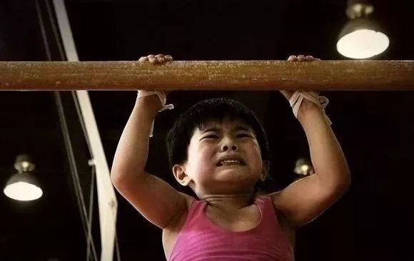 流过汗水也流过泪水,人没受过伤人没流过泪