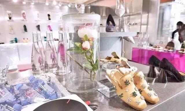 大学女教师辞职出道,大学女教师辞职