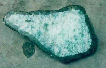 辨别原石真假最简单方法,原石怎么看真假鉴别方法