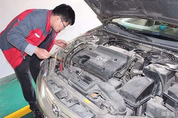 油门踏板轻微抖,车子加速油门踏板抖动是什么原因