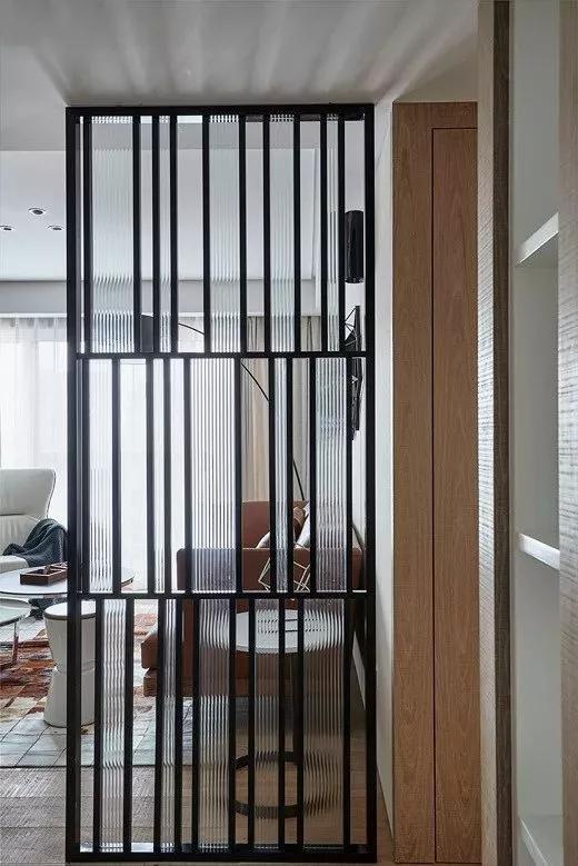 家里大门对着客厅门阻隔效果图,客厅大门对着厨房门如何装修