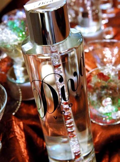 奢侈丨瓶身内置施华洛奇水晶的酒，一瓶100万美金