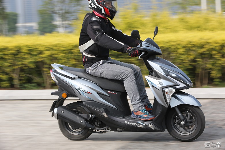 新大洲本田rx125裂行哪种颜色好看,新大洲本田裂行rx125和铃木uy125