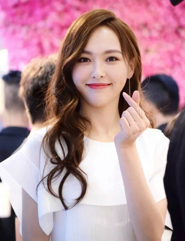 头大脸大适合什么发型女士,脸大的人适合什么样的发型