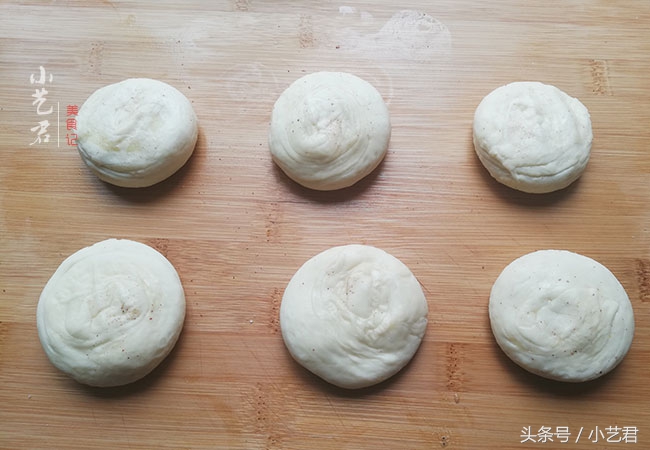 吃了我做的烧饼家人都不爱吃馒头了,皮酥瓤软,第二天吃也不硬