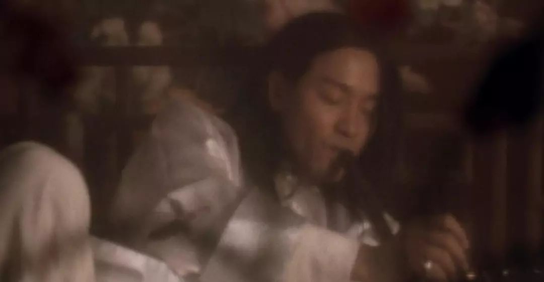 口欲的施虐到*欲情**的压抑，从程蝶衣的阉割到真虞姬的自刎