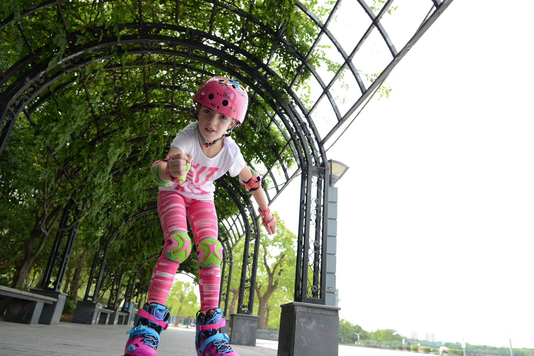 7-12岁儿童学轮滑教程滑行,儿童轮滑在家怎么练习