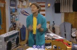 因作弊，小哥被逼*光脱**衣服裸考……