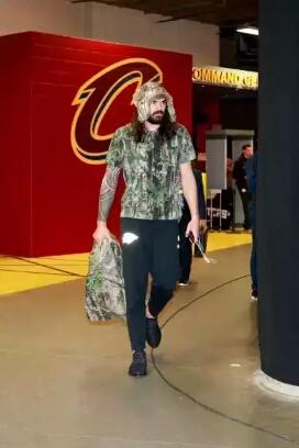 库兹马和哈登视频 (湖人库兹马哈登)