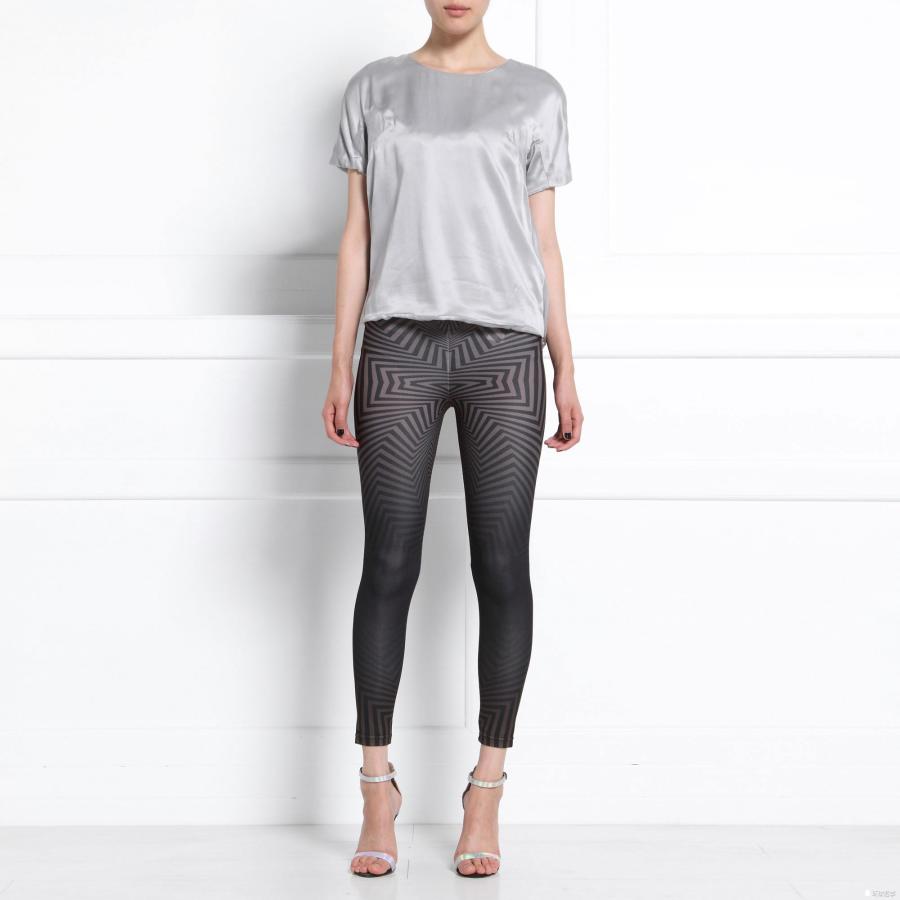 站直腿并不拢是什么原因,坐着腿并不拢是什么原因