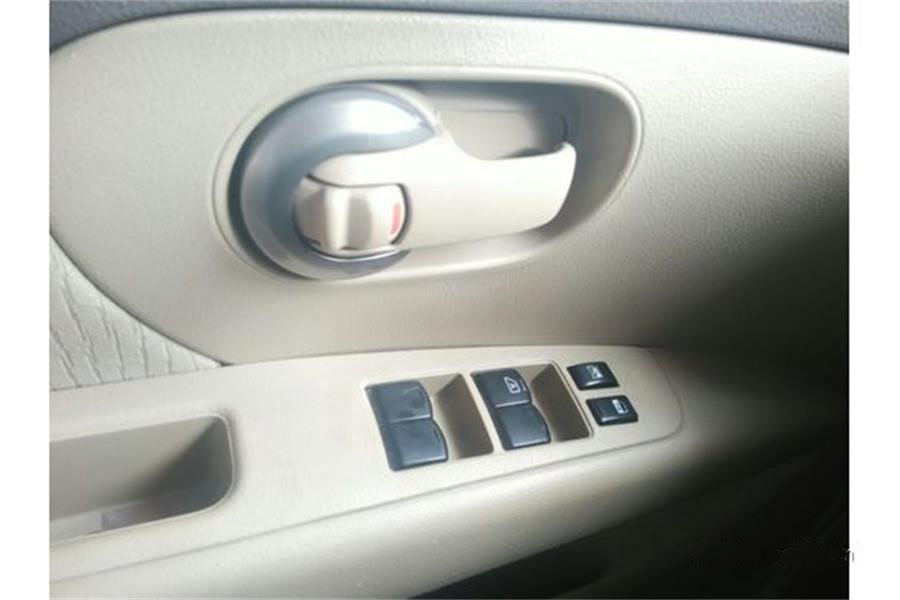 日产骊威2013款劲锐型1.6豪华版,10万以下空间大的车