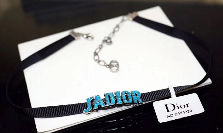 绿松石颜色最深会变多深,绿松石色的最佳搭配颜色