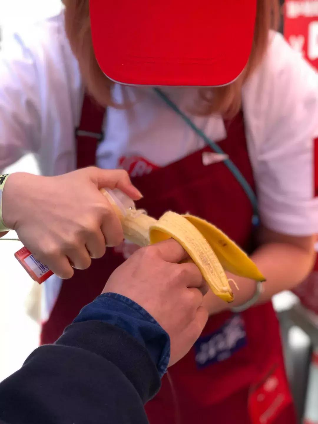 杜蕾斯开了家烤肠店！继出了诗集后又搞大动作了