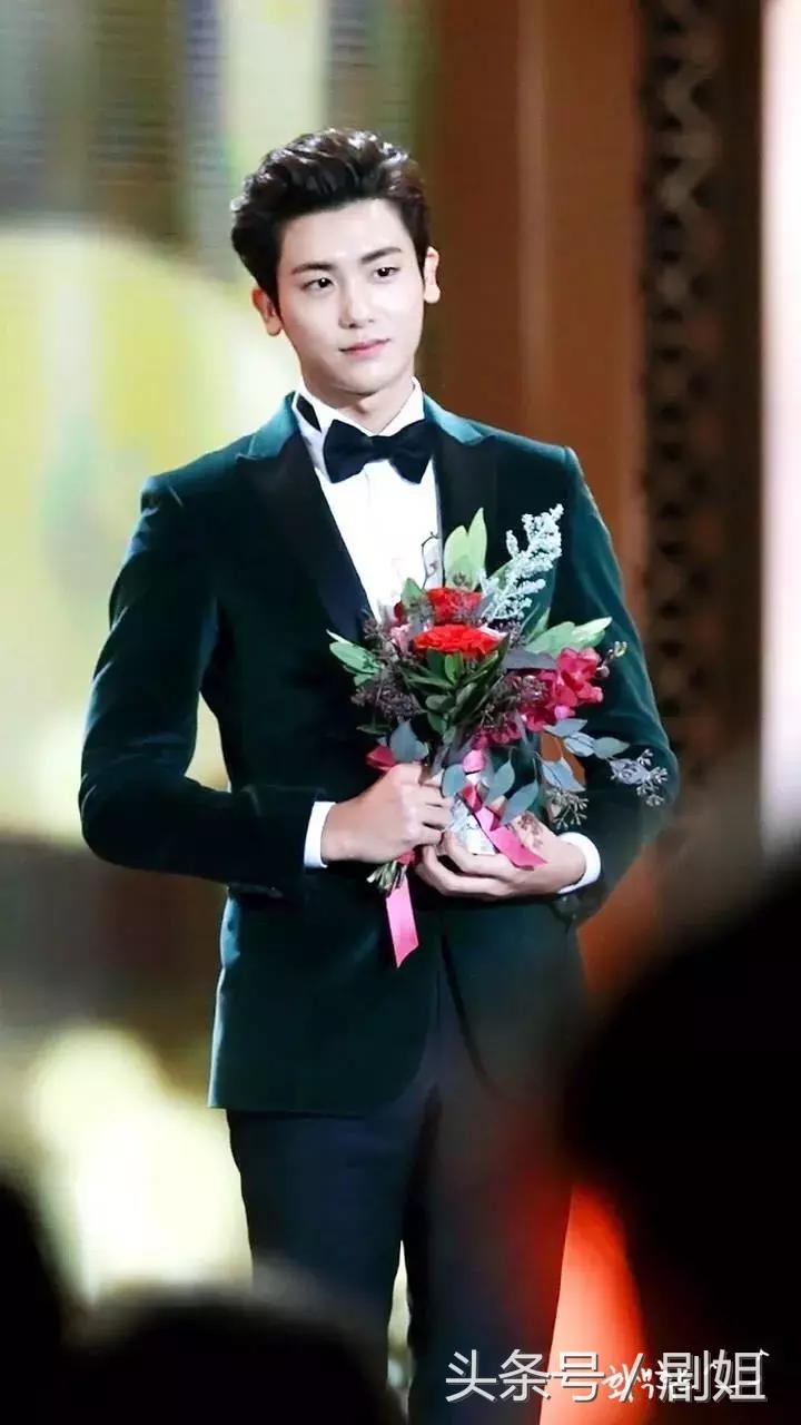 如今27岁却沦落成三线演员,18线演员能变成一线演员吗