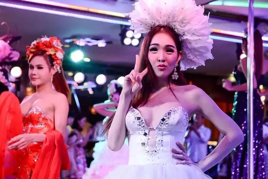 “我老豆被Gcup女的胸抽到脸肿！”千万不要带爸妈去泰国！