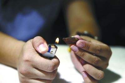 蜜蜡圈到底有多坑,蜜蜡上面全是小圆坑