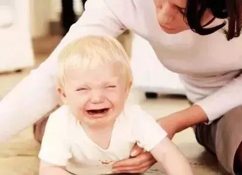 儿童摔到后脑勺几天是危险期,小孩摔到后脑勺什么症状比较危险