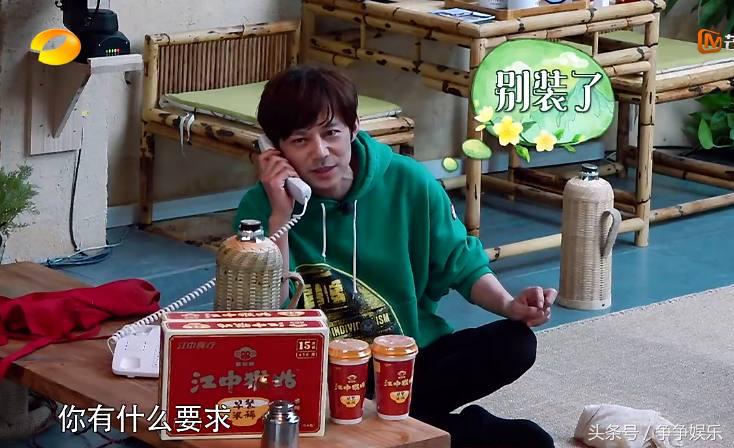 张杰用方言说话被何炅一秒认出,张杰参加节目全程说英语还被认出