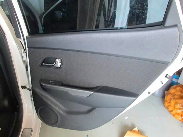 腾出空间享受生活起亚K2无损汽车音响改装劲浪潍坊成功音响改装