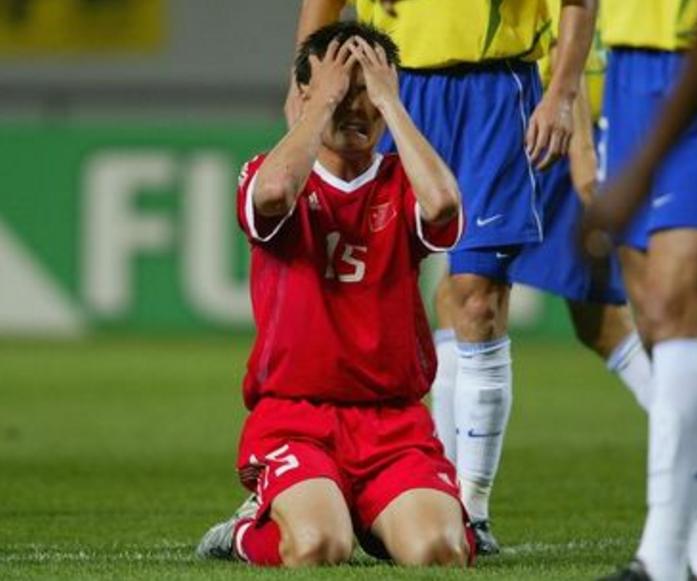 大漠的落日下那吹沙的人是谁,大漠落日下吹笙的人是谁原版