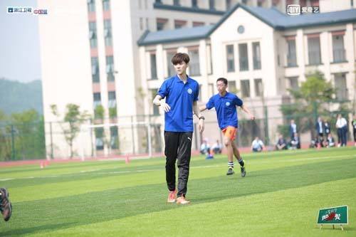 鹿晗加盟曼联足球,鹿晗在足球领域的影响力如何