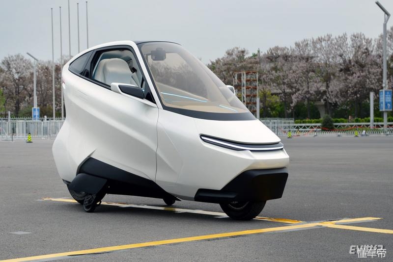 体验感极强的电动车,现代感很强的两轮电动车
