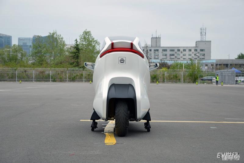 体验感极强的电动车,现代感很强的两轮电动车