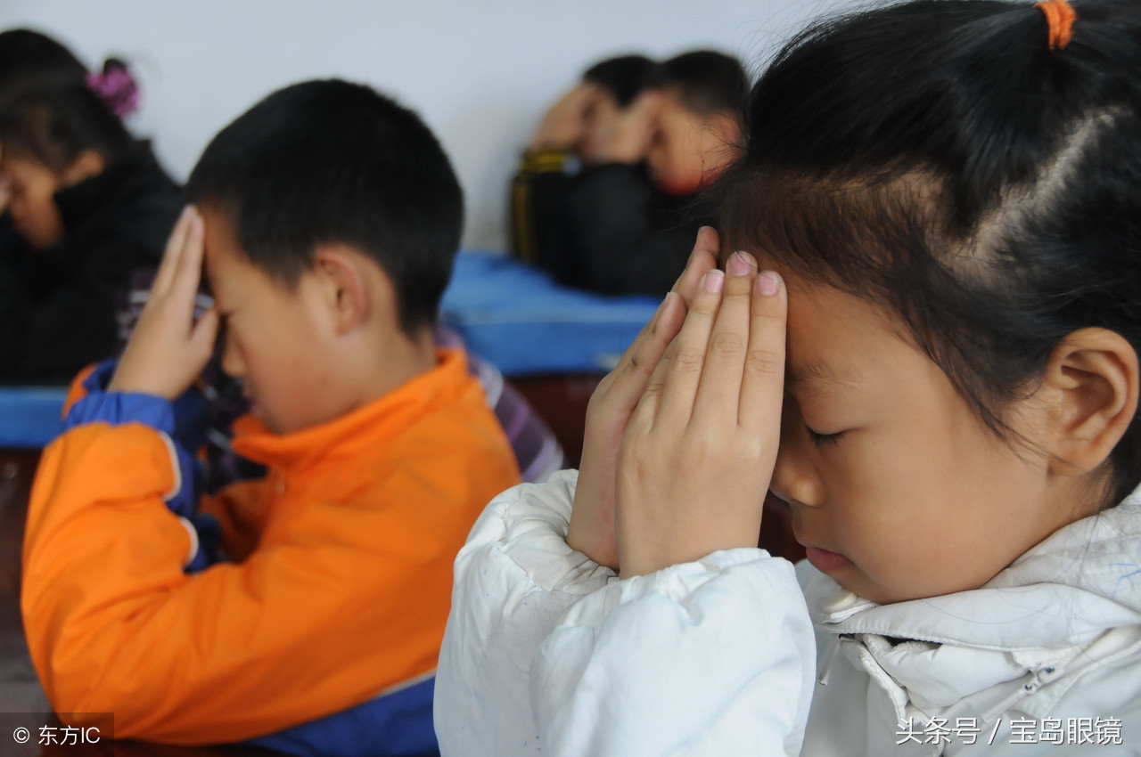 近视眼会导致眼袋大吗,近视眼不戴眼镜会眼窝凹陷