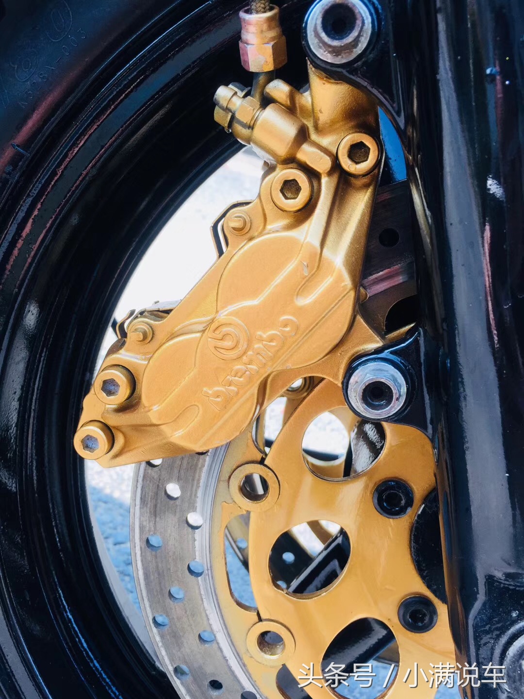 最帅复古摩托车街头回头率百分百,天气越来越热骑三轮车