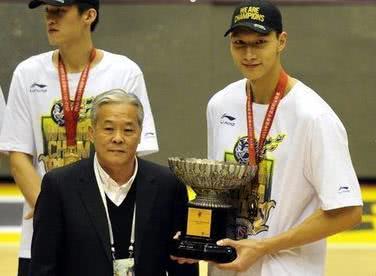 cba星锐赛mvp奖杯,cba常规赛mvp奖杯