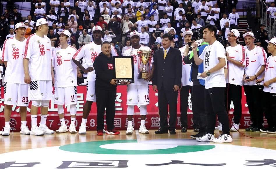 cba星锐赛mvp奖杯,cba常规赛mvp奖杯