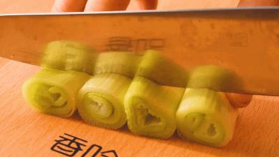 一吃就上瘾的简易版柠檬泡椒鸡爪,吃上瘾的卤鸡爪