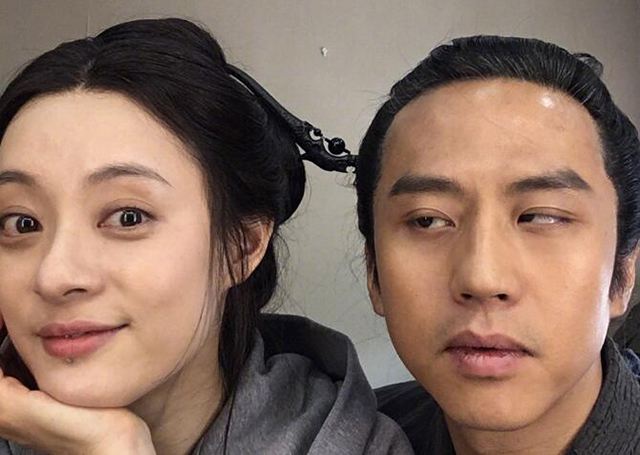 邓超孙俪在关晓彤面前撒狗粮,孙俪拿10万钱给老公