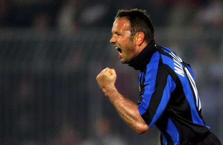 任意球大师十大排名,足坛十大任意球大师第一位