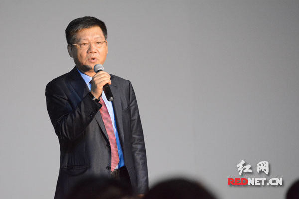 智能环卫设备亮相,中联环境科技有限公司