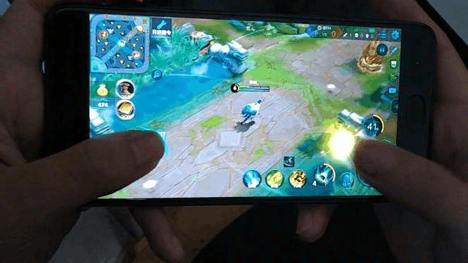 为什么荣耀v10频繁被重开,王者荣耀游戏中误触设置