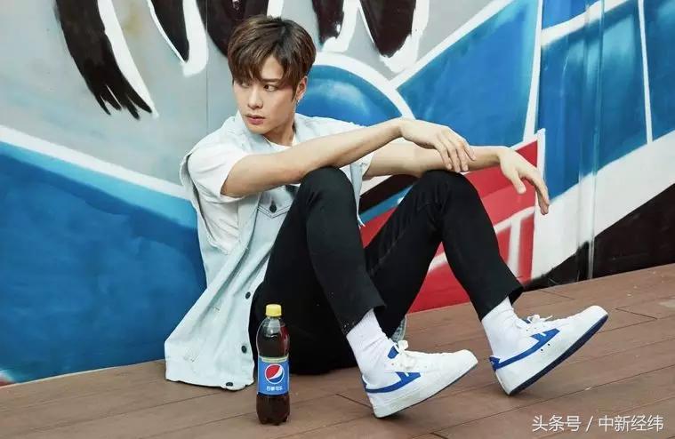 体恤遭疯抢,联名款t恤疯抢