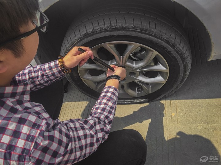 汽车轮胎小知识行车安全,车胎防扎胎小技巧