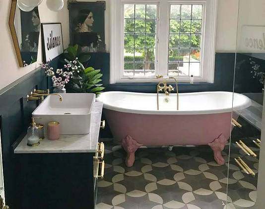 独立浴缸怎么装好看,浴室里面装上浴缸怎样搭配好看