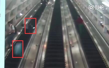 扶梯行李箱滑落救人,乘坐扶梯行李箱滚落铲飞了人