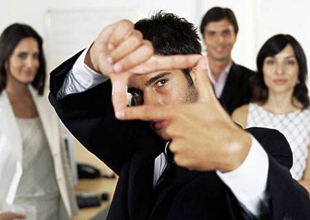 遭遇办公室政治，被拉帮结派孤立了怎么办？