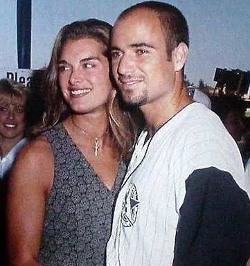 10岁全裸上镜《花花公子》，她的美貌被好莱坞誉为世界第八大奇迹