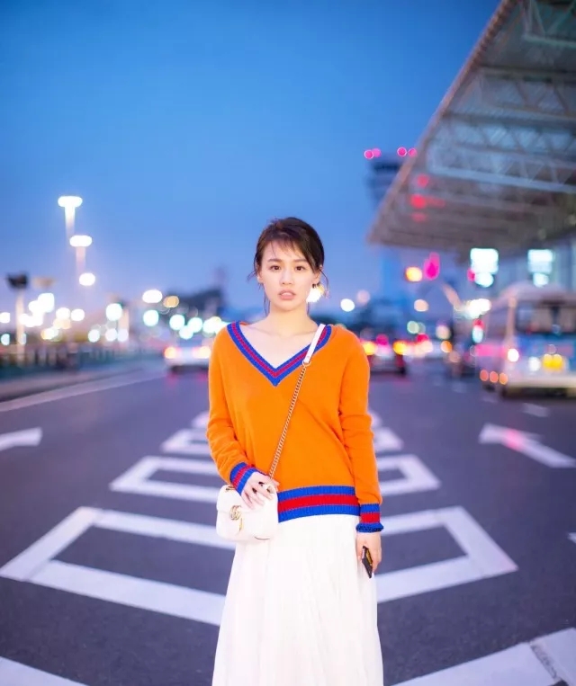 v字领搭配什么假领好看,v字领太长怎么搭