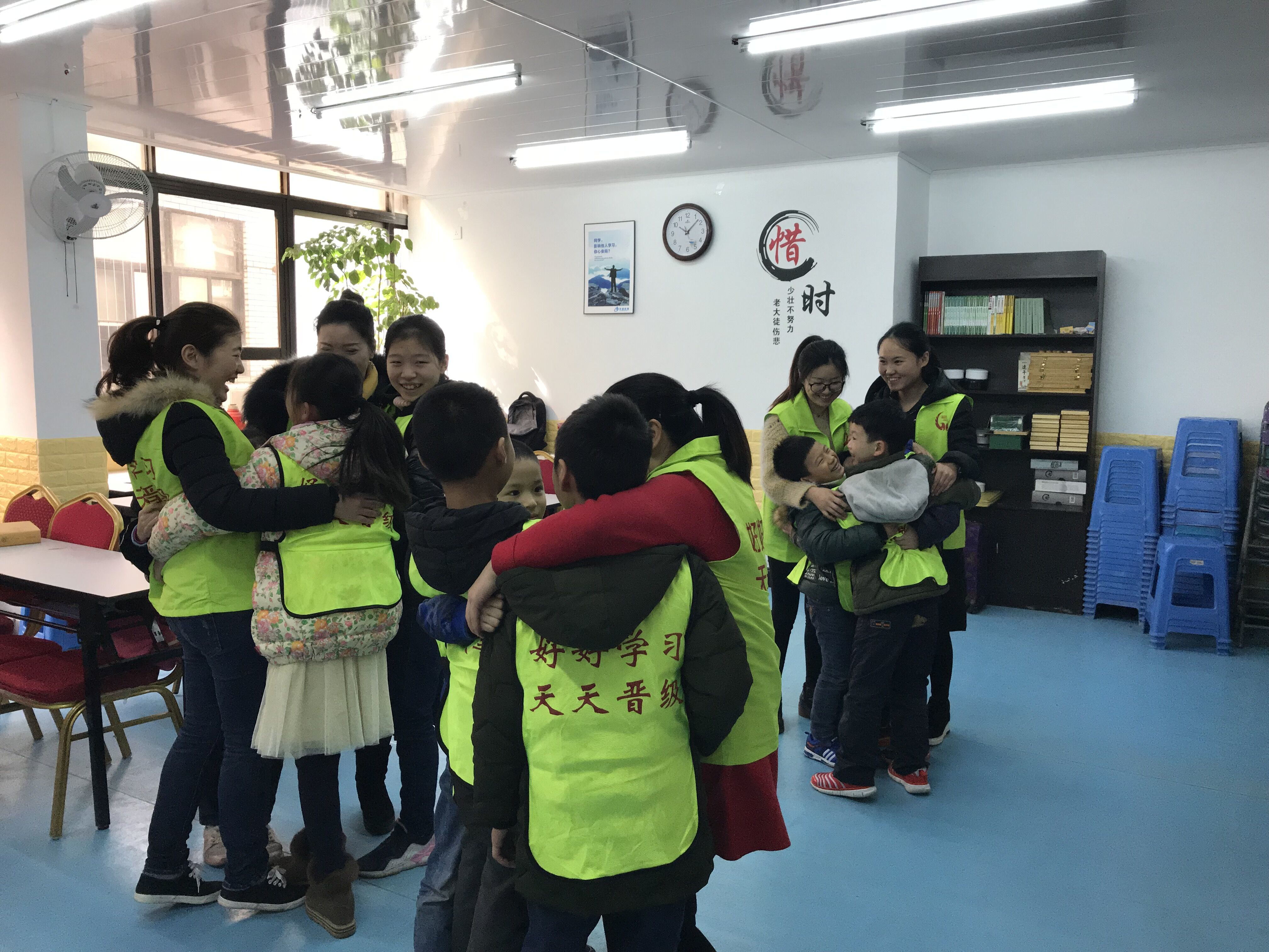 小饭桌跟托管班的区别,品牌托管班和小饭桌有什么区别